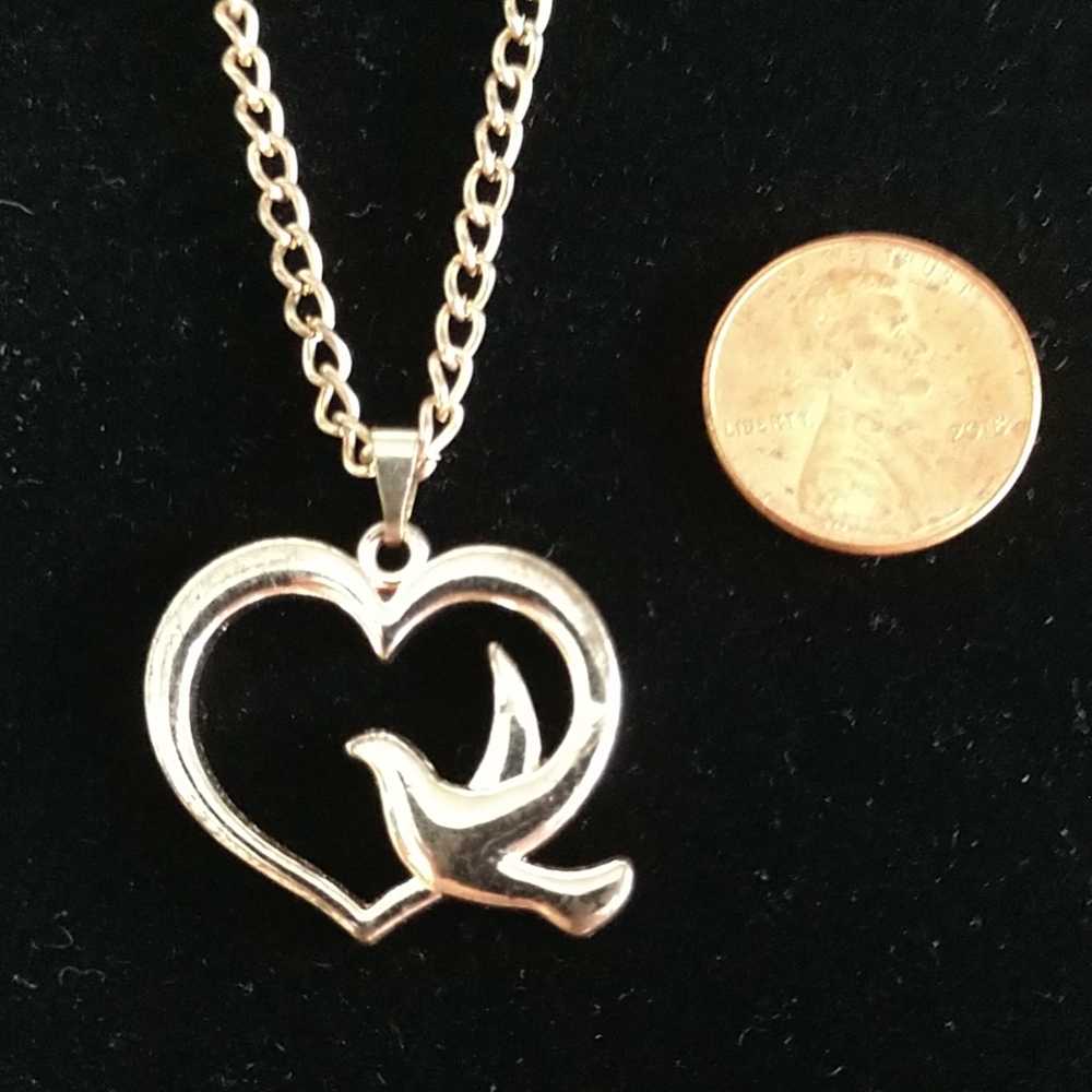 VINTAGE 1960s Heart-in-Flight Goldtone Necklace - Picture 3 of 4